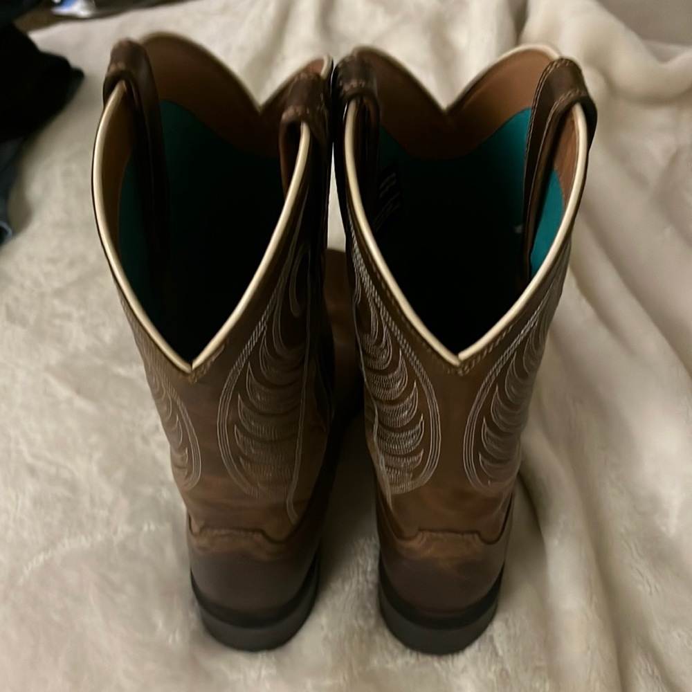 Women’s Ariat boots size 6.5 W